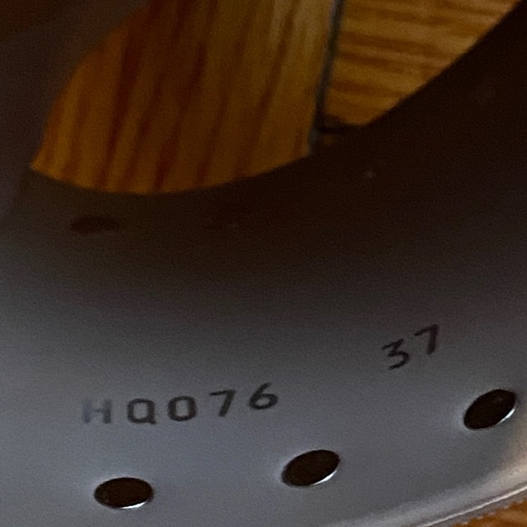 Valentino Rockstud Pool Slides Poudre Color - Picture 3 of 5